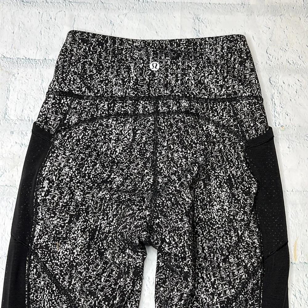 🔹 Lululemon Leggings